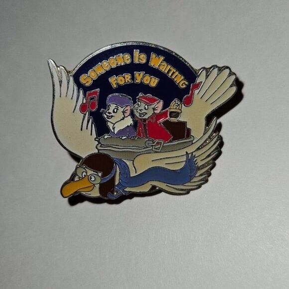 Disney Pin The Rescuers Orville Bianca Bernard Someone Is Waiting for You Light - Picture 1 of 9